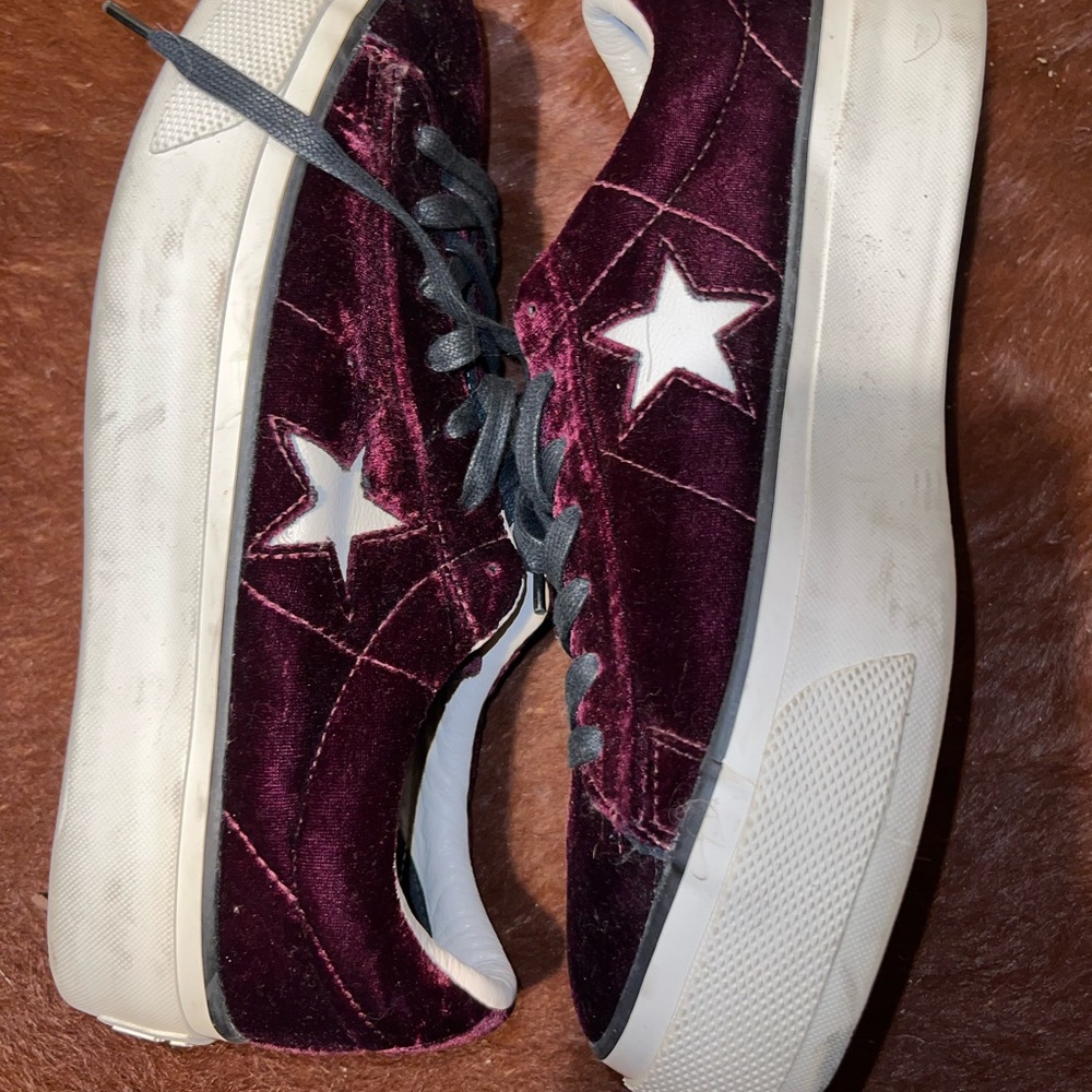Women’s velour one star converse